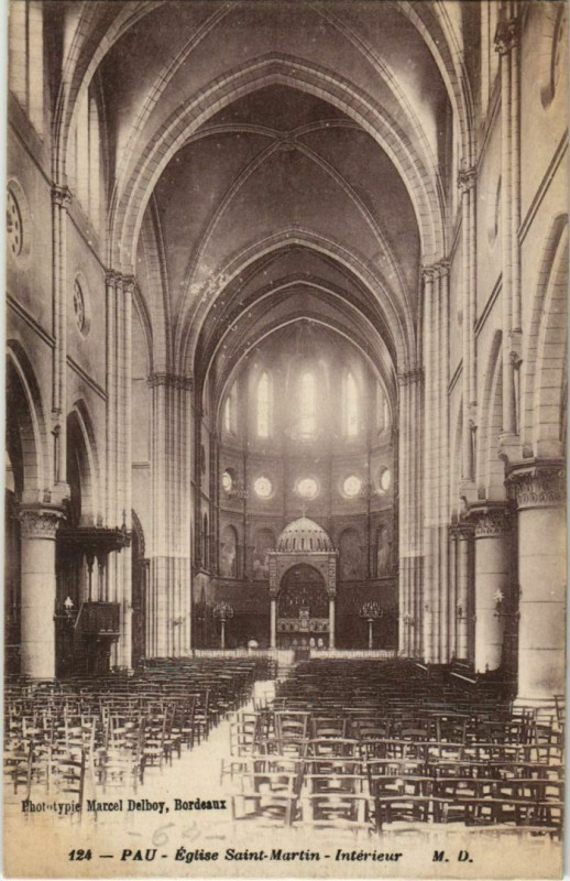 Carte postale ancienne Pau Eglise Saint-Martin, interieur France à Pau