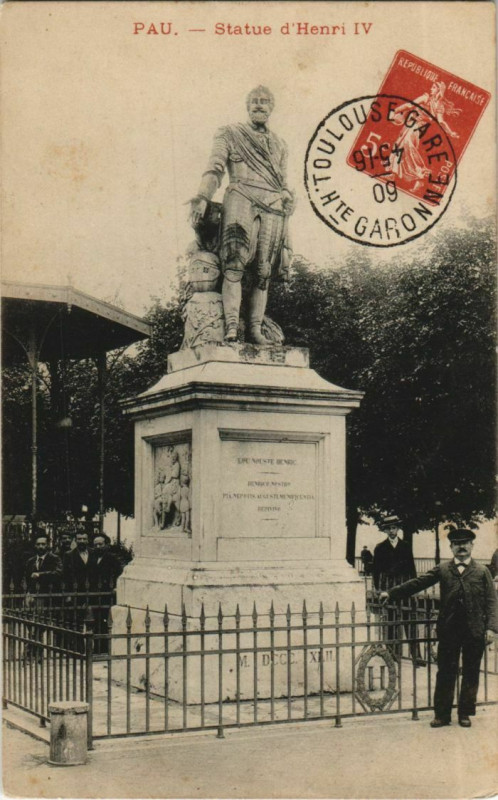 Carte postale ancienne Pau Statue d'Henri Iv France à Pau