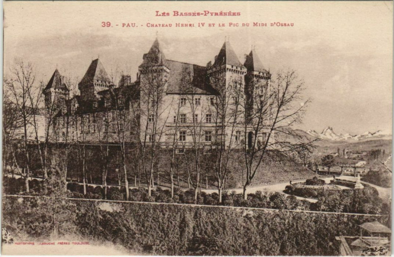 Carte postale ancienne Pau Chateau Henri Iv et le pic du midi d'Ossau France à Pau