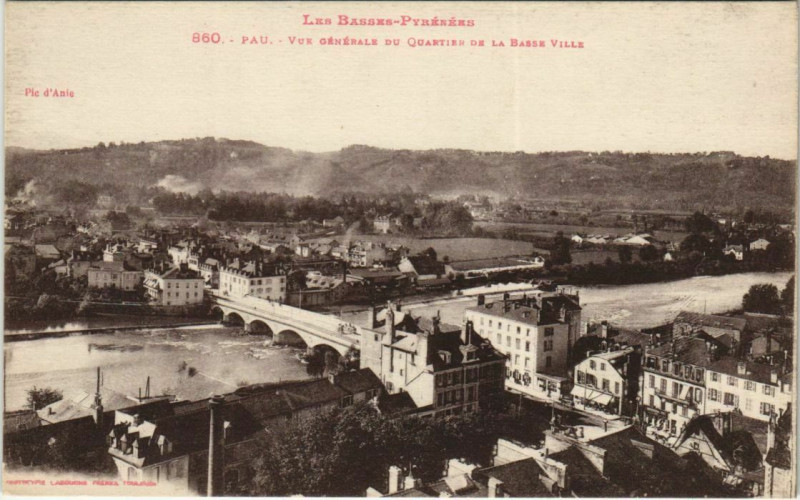 Carte postale ancienne Pau vue generale du Quartier de la Basse Ville France à Pau