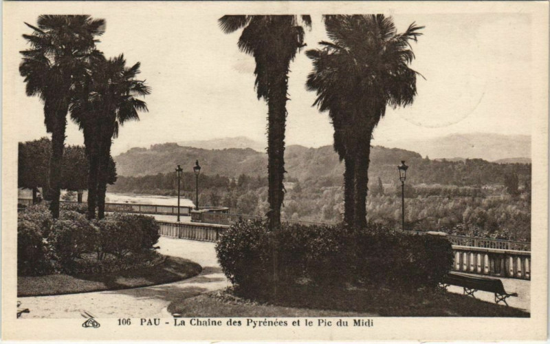 Carte postale ancienne Pau La Chaine des Pyrenees et le Pic du Midi France à Pau