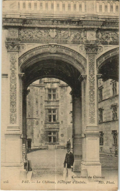 Carte postale ancienne Pau Le Chateau ,Portique d'Entree France à Pau