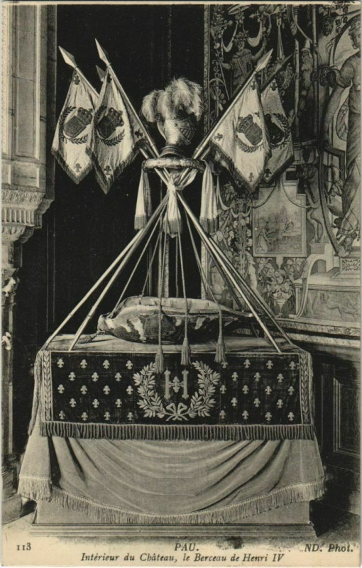 Carte postale ancienne Pau Interieur du Chateau ,Le Berceau d'Henri Iv France à Pau