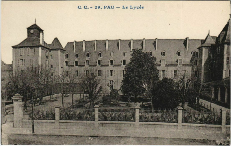 Carte postale ancienne Pau Le Lycee France à Pau