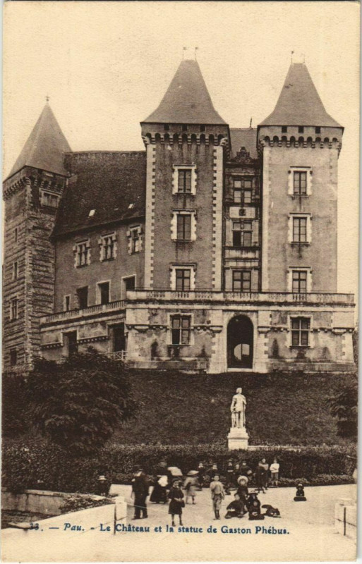 Carte postale ancienne Pau Le Chateau ,Statue de Gaston Phoerus France à Pau