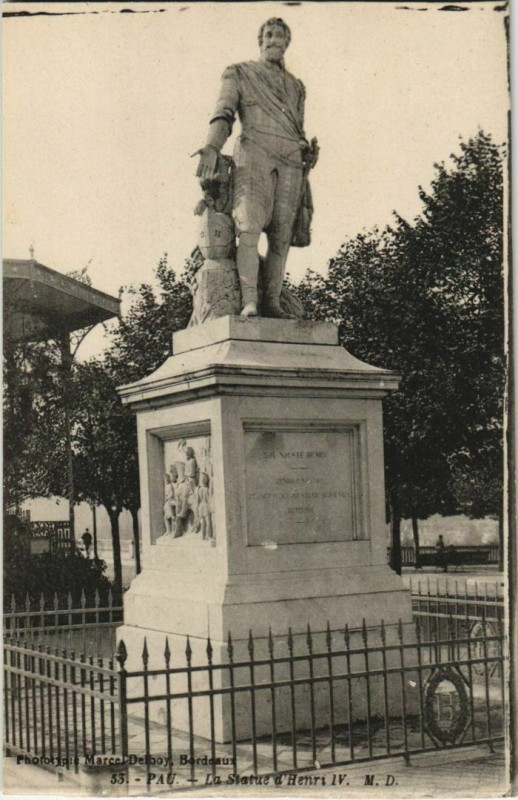 Carte postale ancienne Pau Statue d'Henri Iv France à Pau