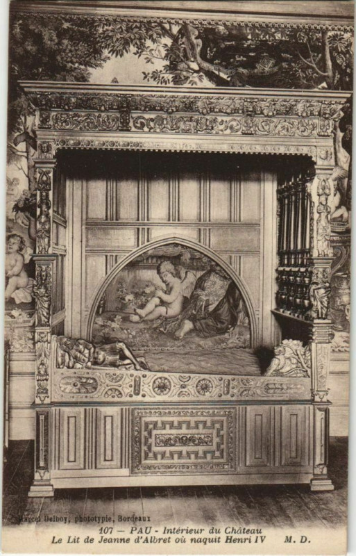 Carte postale ancienne Pau Interieur du Chateau ,Le Lit de Jeanne d'Albret France à Pau