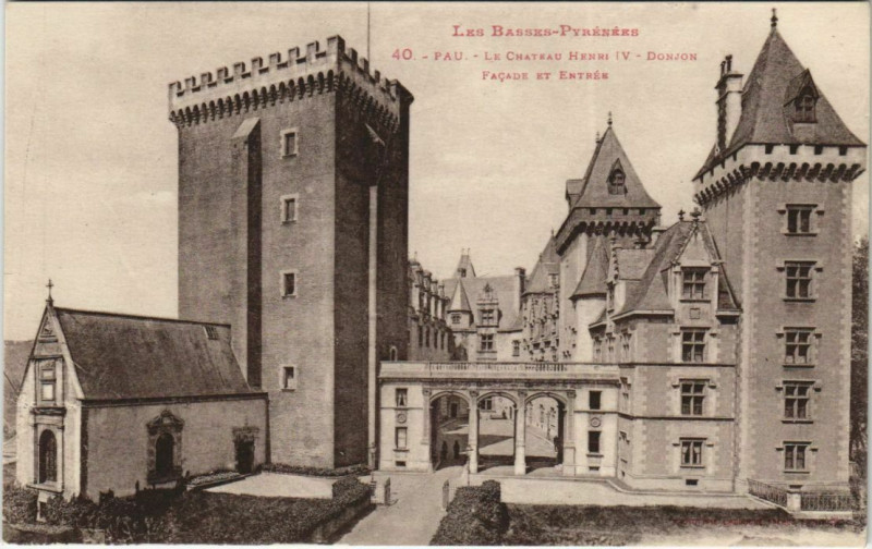 Carte postale ancienne Pau Chateau Henri Iv ,facade entree France à Pau