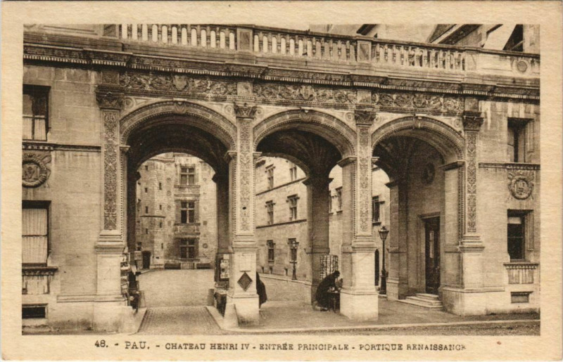 Carte postale ancienne Pau Chateau Henri Iv ,Entree principale France à Pau