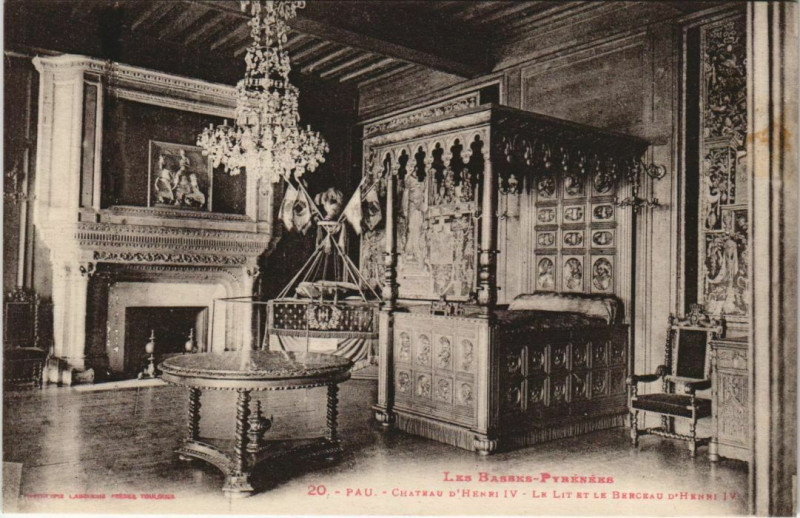 Carte postale ancienne Pau Chateau Henri Iv ,le Lit de Henri Iv France à Pau