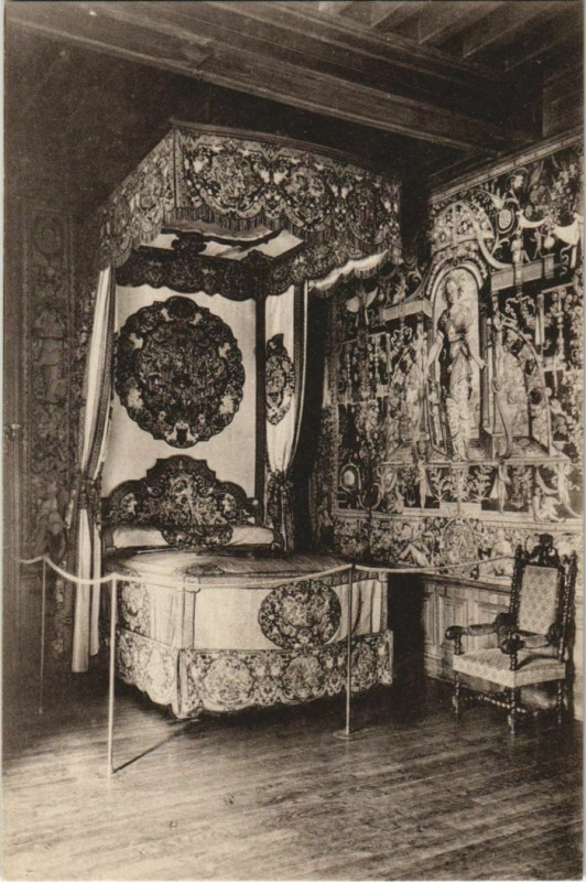 Carte postale ancienne Pau Le Chateau ,le Lit de Henri Iv France à Pau