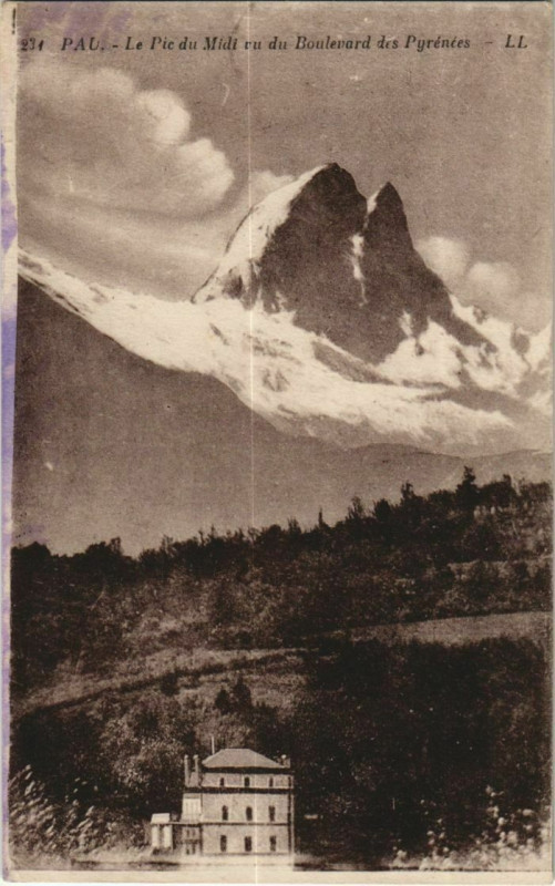 Carte postale ancienne Pau Le Pic du Midi vu du Boulevard des Pyrenees France à Pau