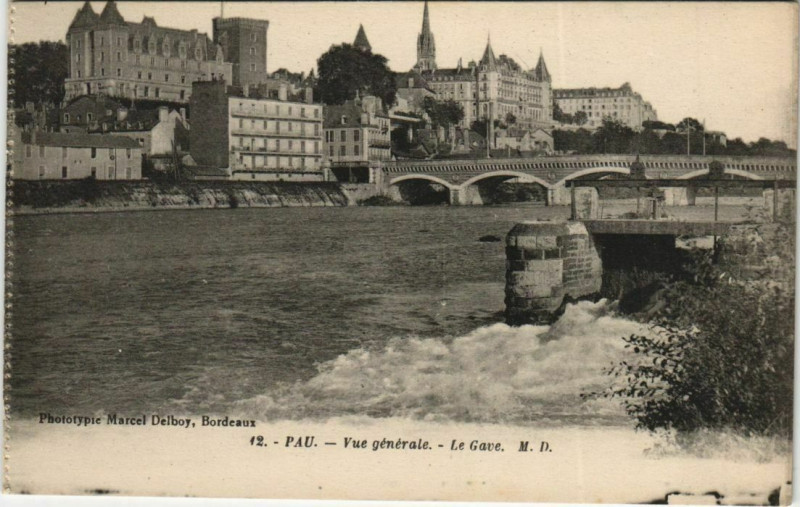 Carte postale ancienne Pau vue generale ,Le Gave France à Pau