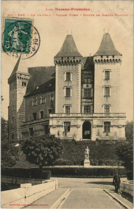 Carte postale ancienne Pau Le Chateau ,Statue de Gaston Phoerus France à Pau