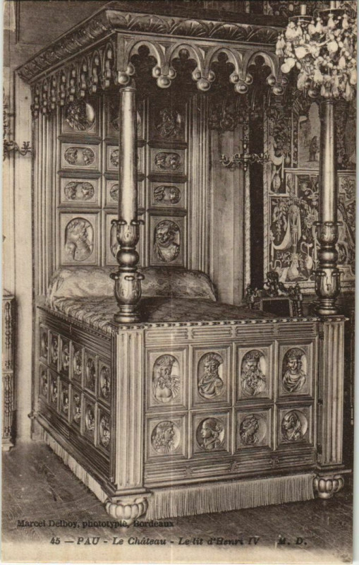 Carte postale ancienne Pau Le Chateau ,le Lit de Henri Iv France à Pau