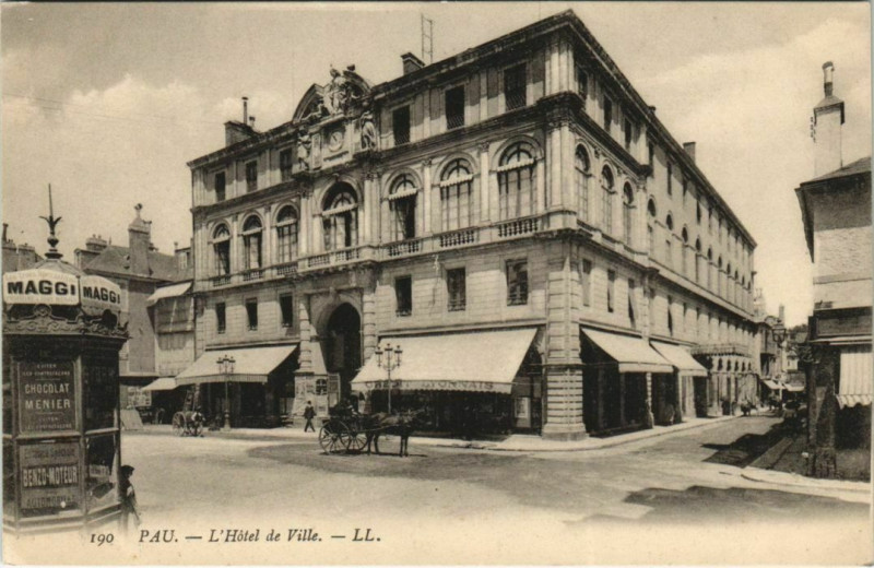 Carte postale ancienne Pau Hotel de Ville France à Pau