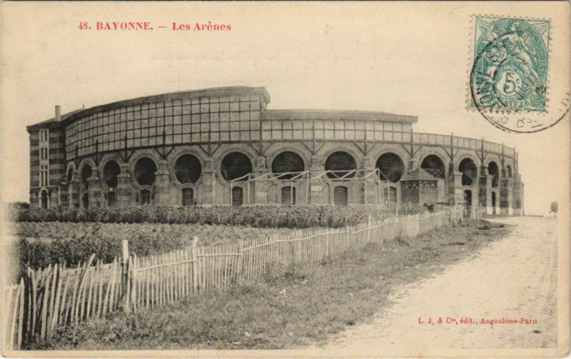 Carte postale ancienne Bayonne Les Arenes France à Bayonne