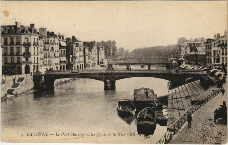Carte postale ancienne Bayonne Pont Marengo et les Quais de la Nive France à Bayonne