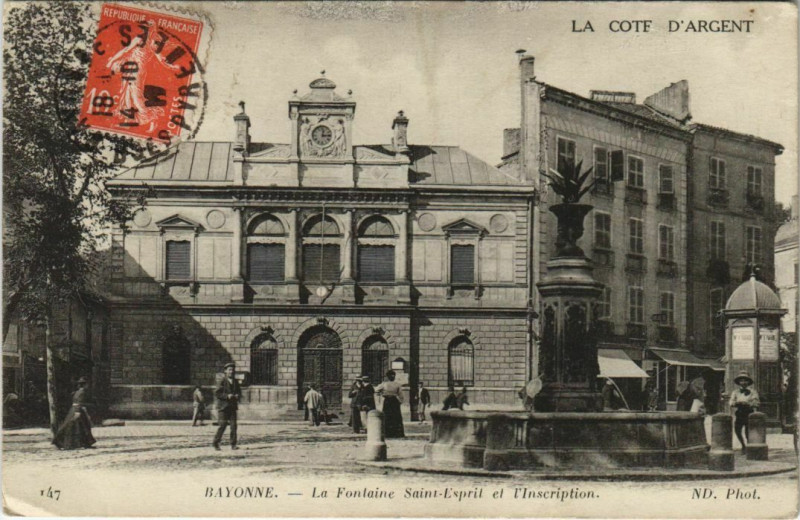 Carte postale ancienne Bayonne Fontaine Saint-Esprit et l'Inscription France à Bayonne