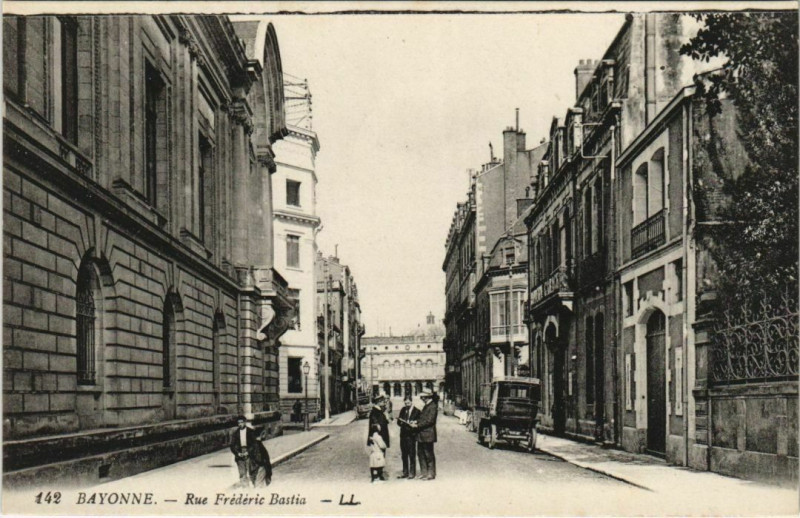 Carte postale ancienne Bayonne Rue Frederic Bastia France à Bayonne