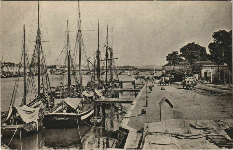 Carte postale ancienne Bayonne vue du Port France à Bayonne