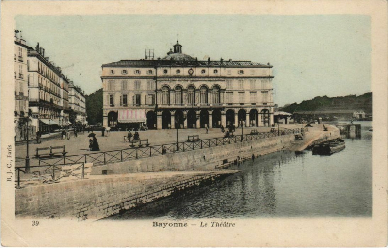 Carte postale ancienne Bayonne Le Theatre France à Bayonne