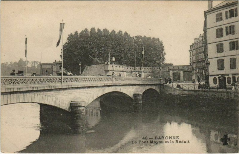 Carte postale ancienne Bayonne Pont Mayou et le Reduit France à Bayonne