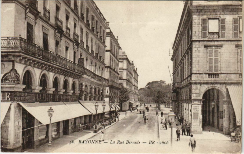 Carte postale ancienne Bayonne Rue Bernede France à Bayonne