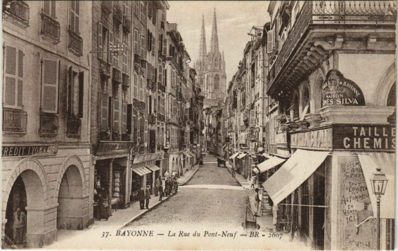 Carte postale ancienne Bayonne Rue du Port Neuf France à Bayonne