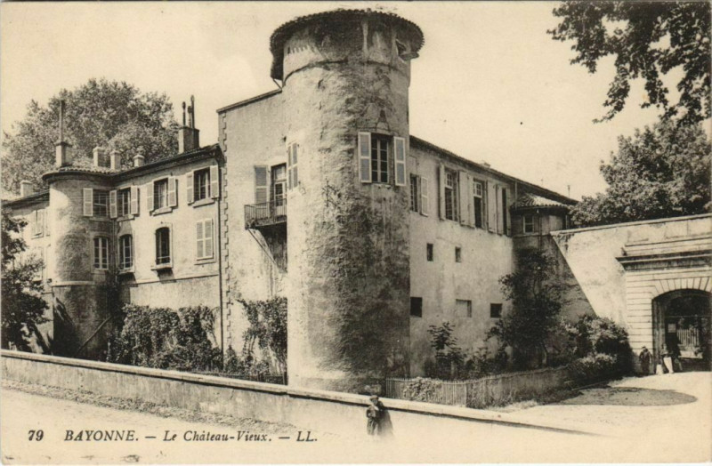 Carte postale ancienne Bayonne Chateau Vieux France à Bayonne