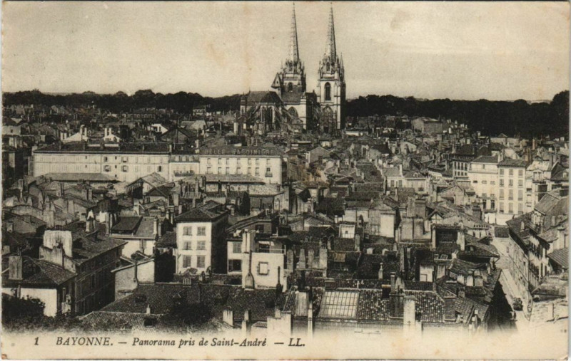 Carte postale ancienne Bayonne panorama prise de Saint-Andre France à Bayonne