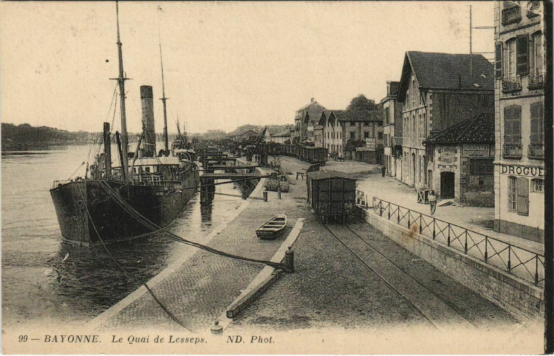 Carte postale ancienne Bayonne Le Quai de Lesseps France à Bayonne