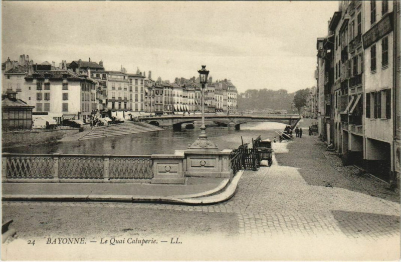 Carte postale ancienne Bayonne Le Quai Caluperie France à Bayonne