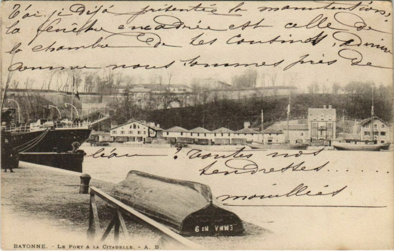 Carte postale ancienne Bayonne Le Port et la Citadelle France à Bayonne