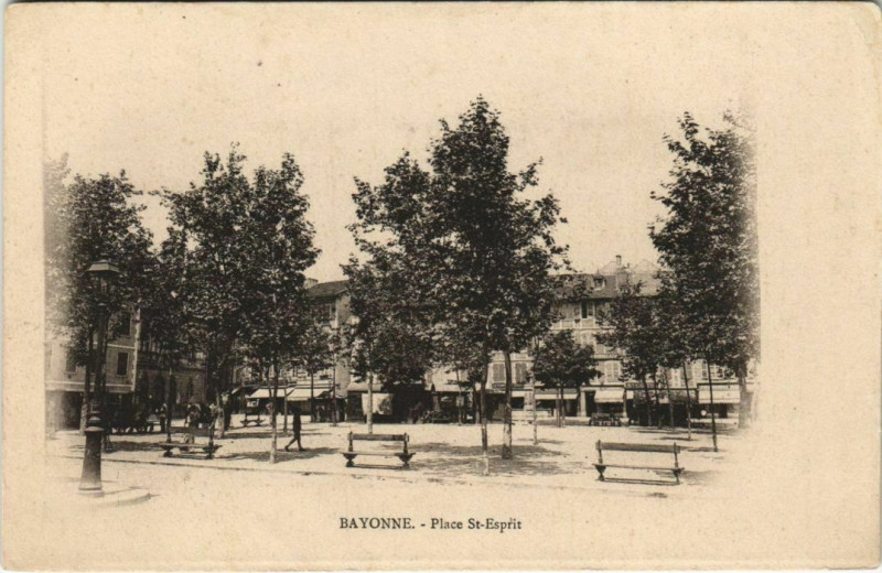 Carte postale ancienne Bayonne Place Saint-Esprit France à Bayonne