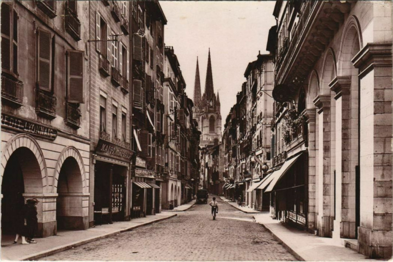 Carte postale ancienne Bayonne Rue Port Neuf France à Bayonne