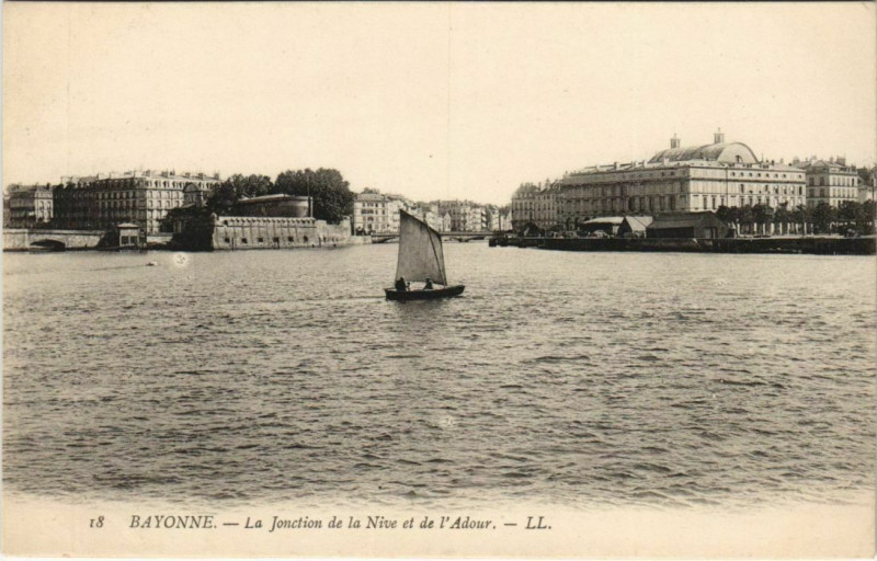 Carte postale ancienne Bayonne Jonction de la Nive et de l'Adour France à Bayonne