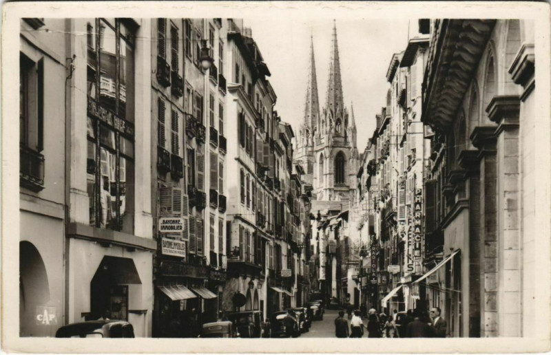 Carte postale ancienne Bayonne Rue Port Neuf France à Bayonne