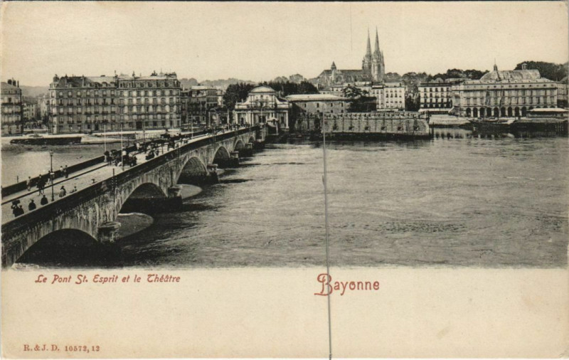 Carte postale ancienne Bayonne pont Saint-Esprit et le Theatre France à Bayonne