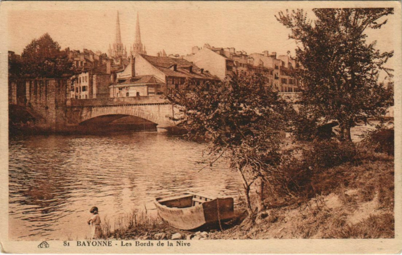 Carte postale ancienne Bayonne Les Bords de la Nive France à Bayonne