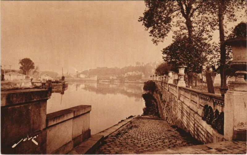 Carte postale ancienne Bayonne Place du Reduit France à Bayonne