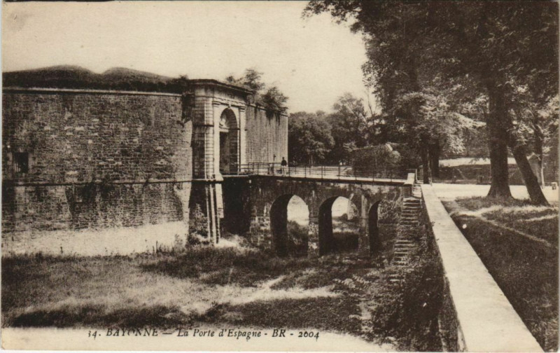 Carte postale ancienne Bayonne Porte d'Espagne France à Bayonne