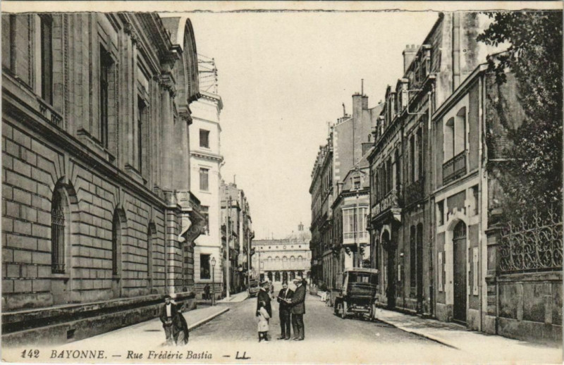 Carte postale ancienne Bayonne Rue Frederic Bastia France à Bayonne