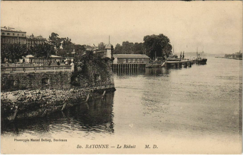 Carte postale ancienne Bayonne Le Reduit France à Bayonne