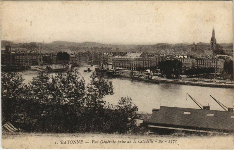 Carte postale ancienne Bayonne vue generale prise de la Citadelle France à Bayonne