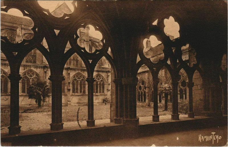 Carte postale ancienne Bayonne Cloitre France à Bayonne