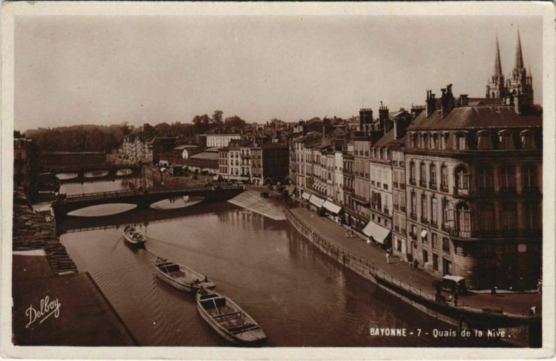 Carte postale ancienne Bayonne Quais de la Nive France à Bayonne