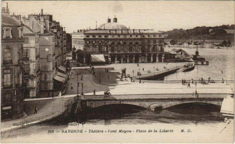 Carte postale ancienne Bayonne Theatre, Pont Mayou, Place de la Liberte France à Bayonne