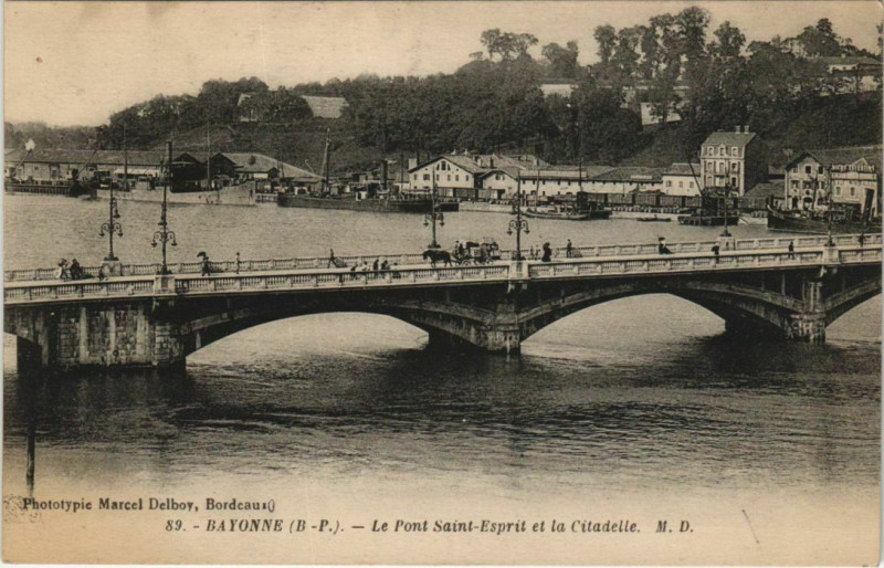 Carte postale ancienne Bayonne Pont Saint-Esprit et la Citadelle France à Bayonne