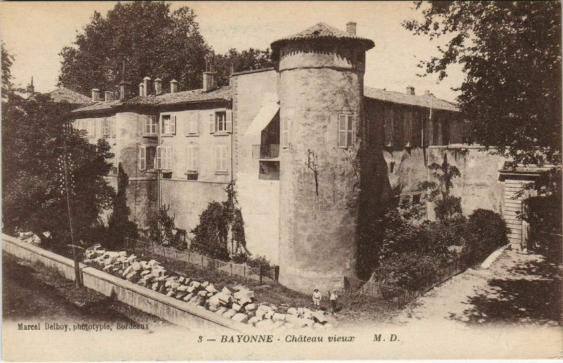 Carte postale ancienne Bayonne Chateau vieux France à Bayonne